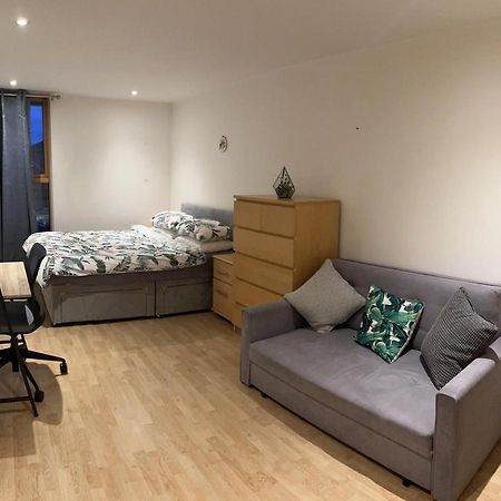 Large Room And Private Bathroom Λονδίνο Εξωτερικό φωτογραφία