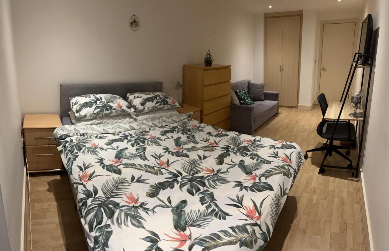Large Room And Private Bathroom Λονδίνο Εξωτερικό φωτογραφία
